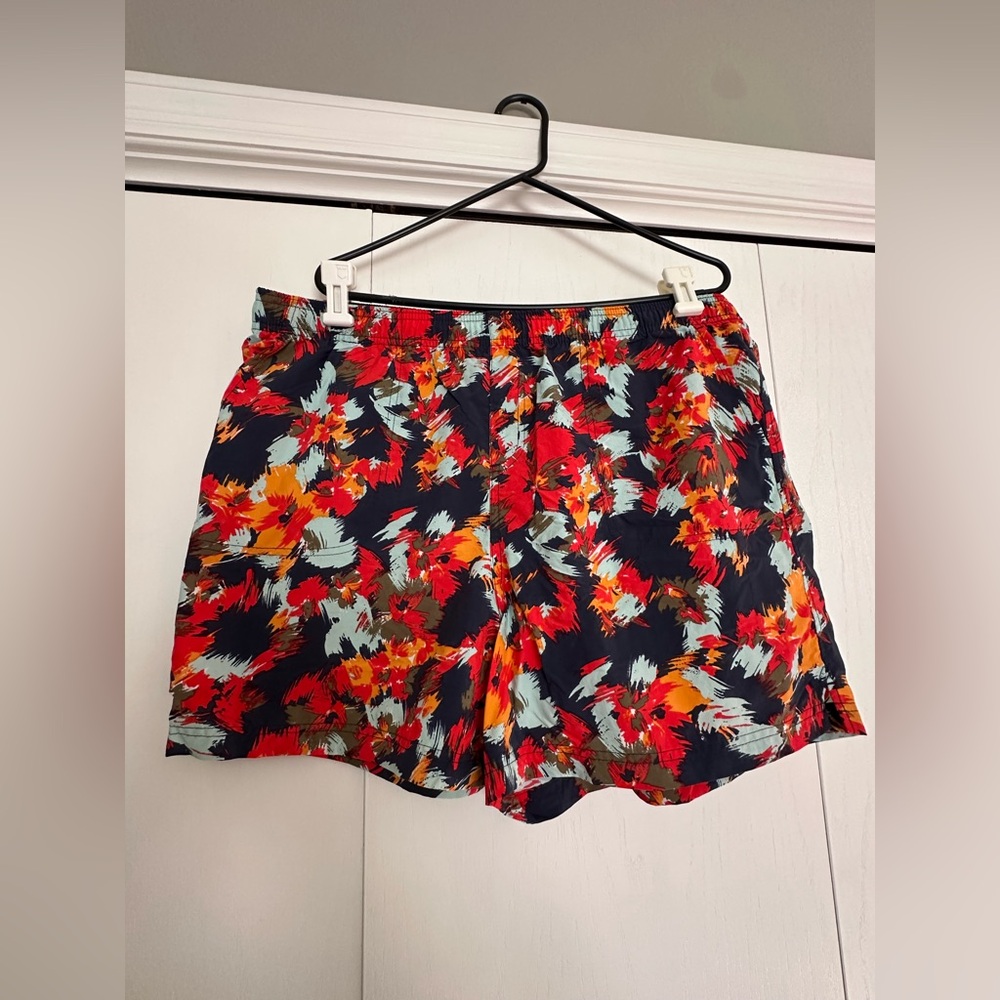 Columbia Women's Athletic Shorts - Red and Orange Floral